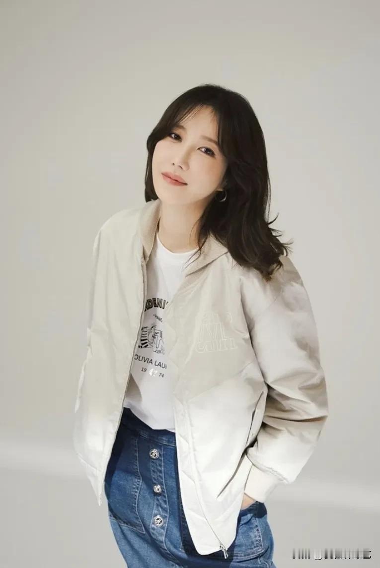 7日，演员李智雅在自己的Instagram上上传了多张照片。公开的照片中，李智雅