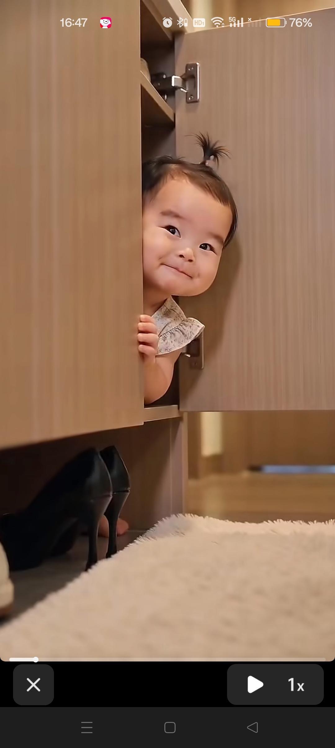 小汪宝偷偷穿妈妈的高跟鞋😍
真好看！



哈哈，走着走着不小心摔倒了😂
