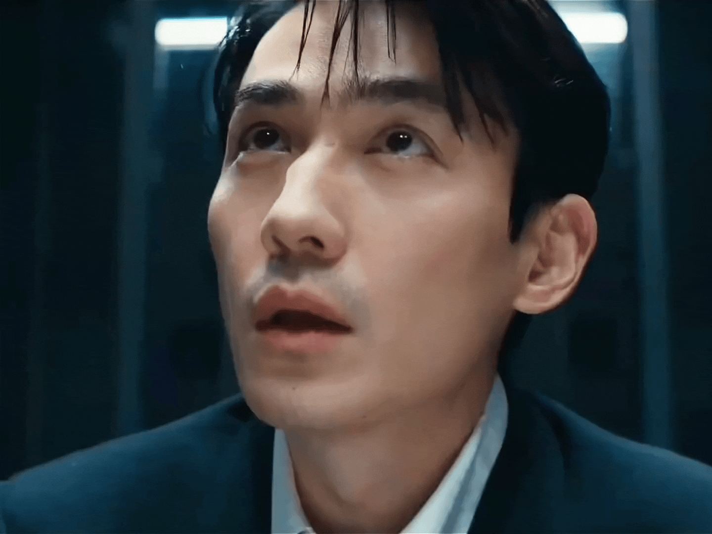 强哥这段的捂脸笑太可爱了~ 被夸夸了好开心[偷笑]（审讯时被女警说破了记录 好厉