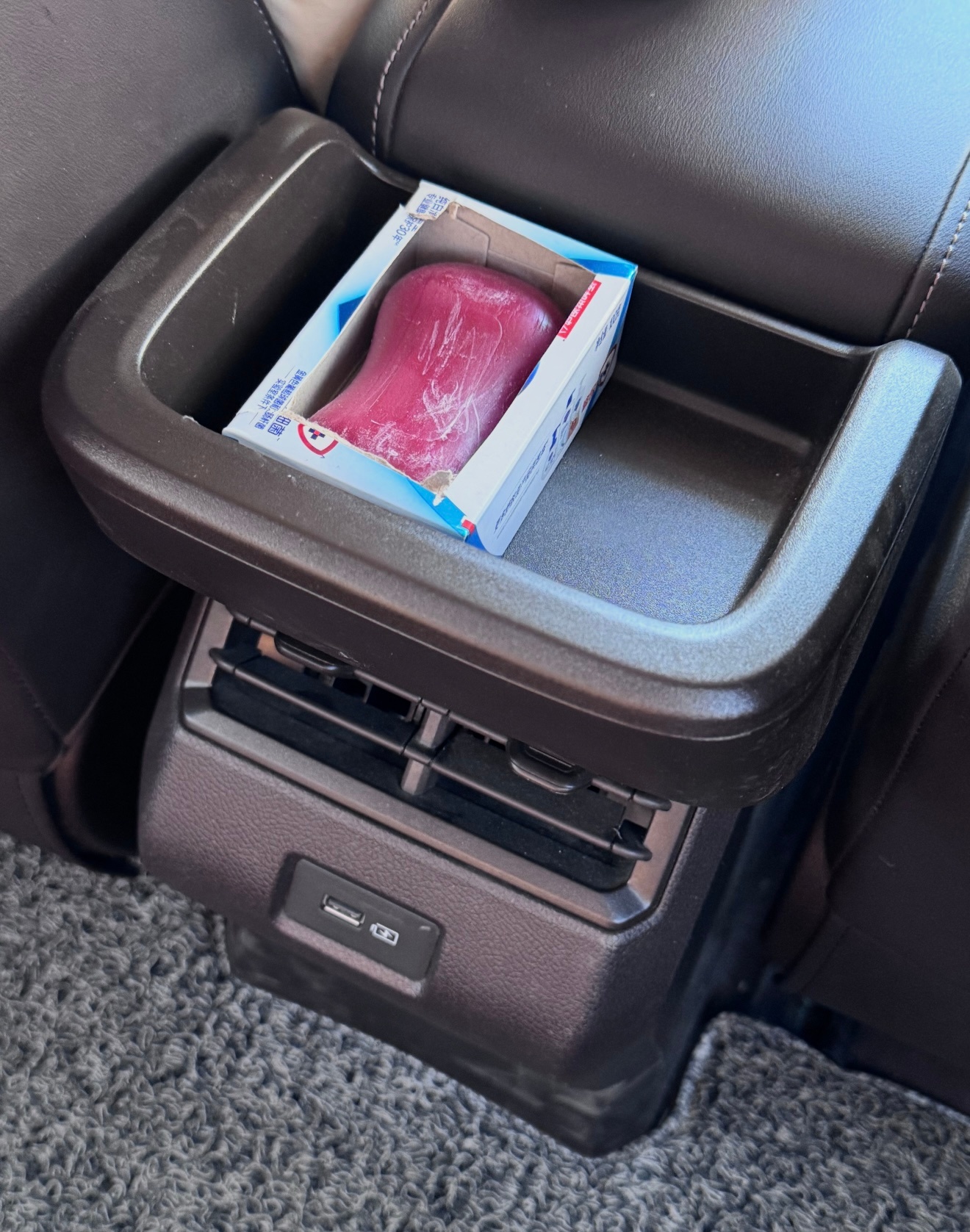 车上放香皂高手在民间，什么高级香薰一块香皂搞定，满车飘香，低成本高收益，厉害了人