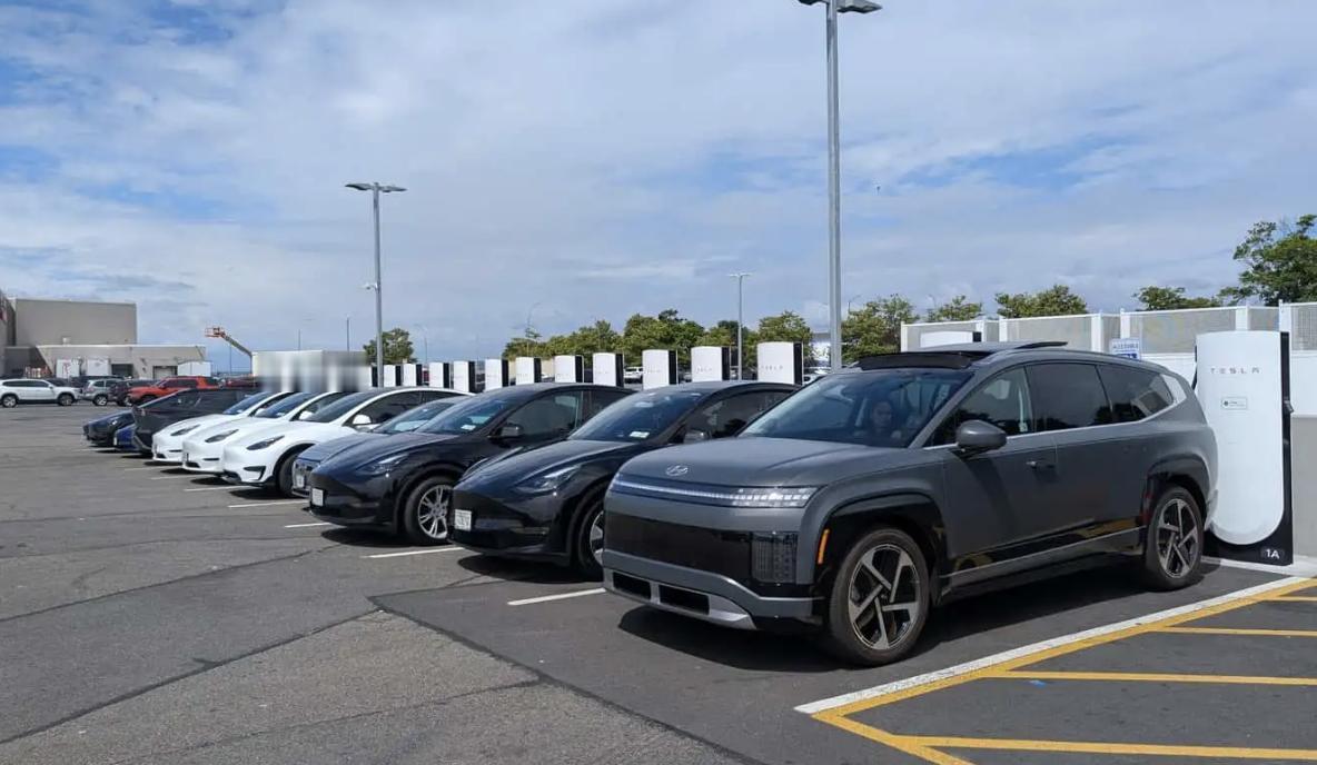 电车车主别焦虑，电池衰减没有想象中可怕
纯电动车的电池衰减，和续航焦虑一样，是车