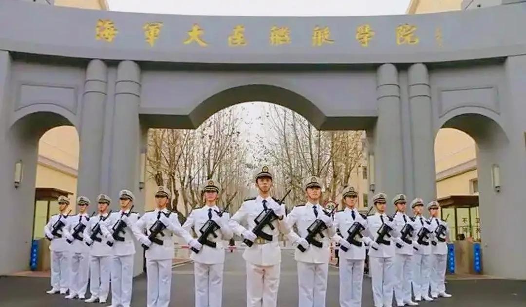 在如今高考志愿填报的热门话题中，军校报考一直是众多考生和家长关注的焦点。当大家讨