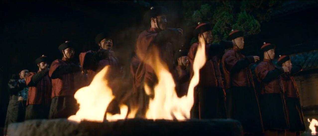 《十月围城》的开篇，出现了许多革命志士被清廷暗杀。
1901年7月，被誉为“孙中