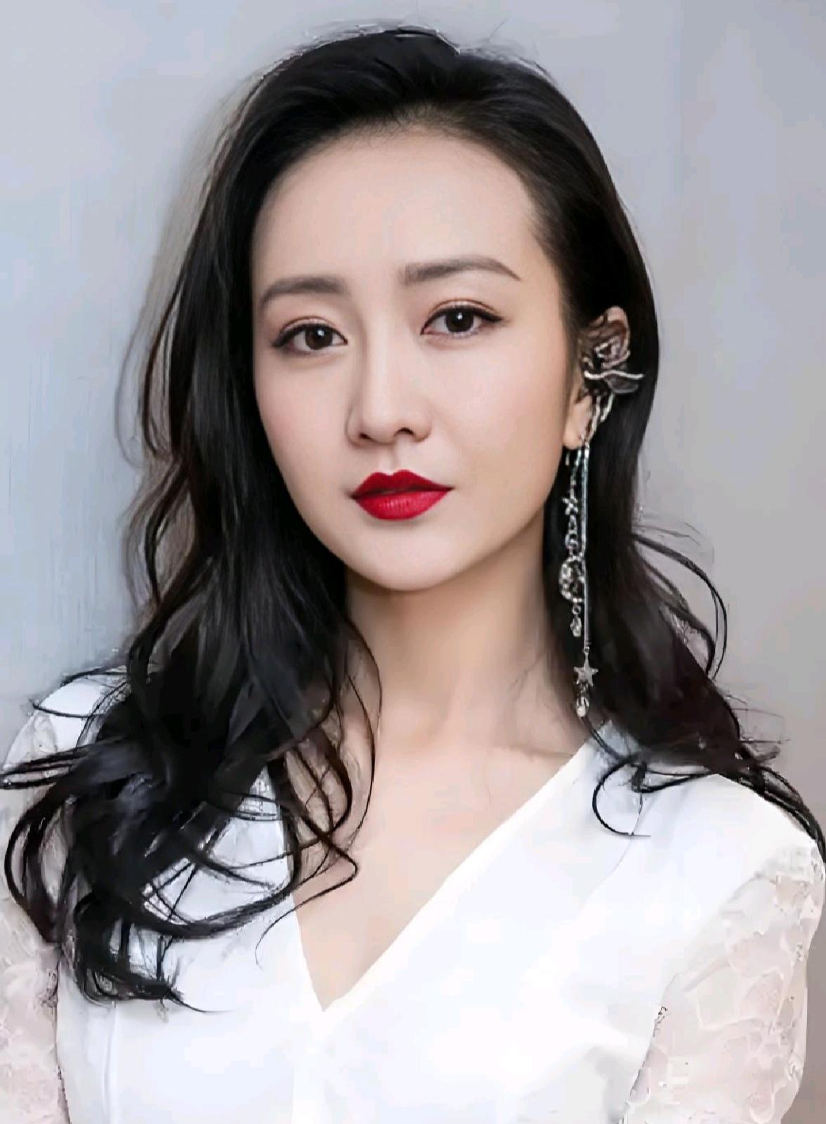正在播出的电视剧《江海潮生》里，演员王鸥出演张謇的妻子吴道愔，昨晚播到她已经生下