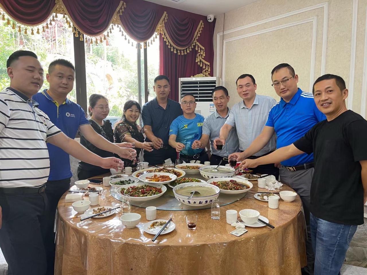 相聚时光留下美好回忆 任岁月蹉跎敢问人生几何 用镜头定格欢聚时光