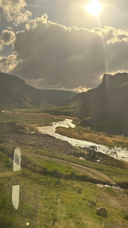 一位海外伊朗女士：我到伊朗了。折腾了二十四个钟头，总算到了德黑兰，多亏你们里头一