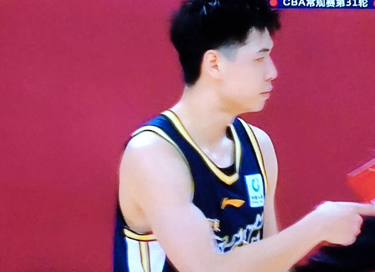 又被绝杀，广东队这个赛季已经被对手绝杀过五六次了。
今晚主场93-96不敌北京，