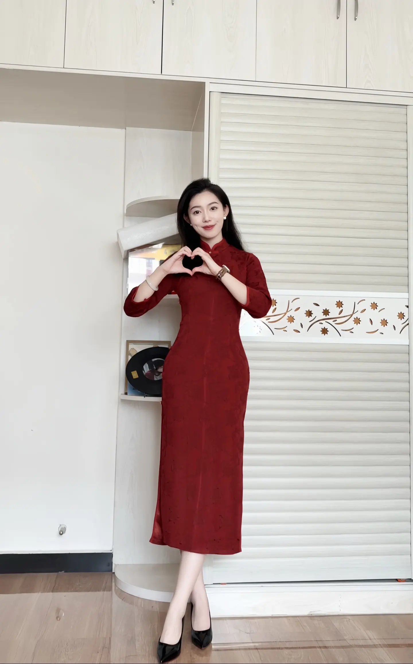 如果信念有颜色，那一定是中国红。东方美学旗袍