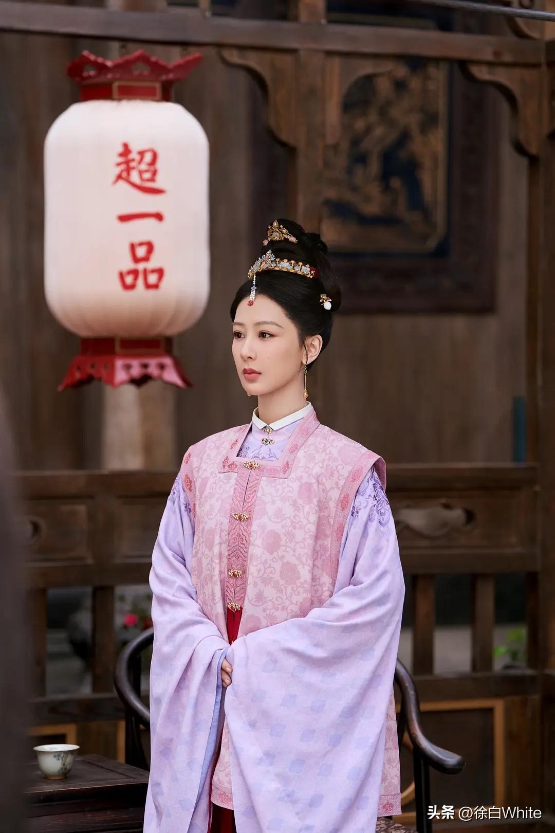 3月5日，杨紫《家业》3月空降播出
有点理解杨紫提到自己的剧播太快的无奈了！
之