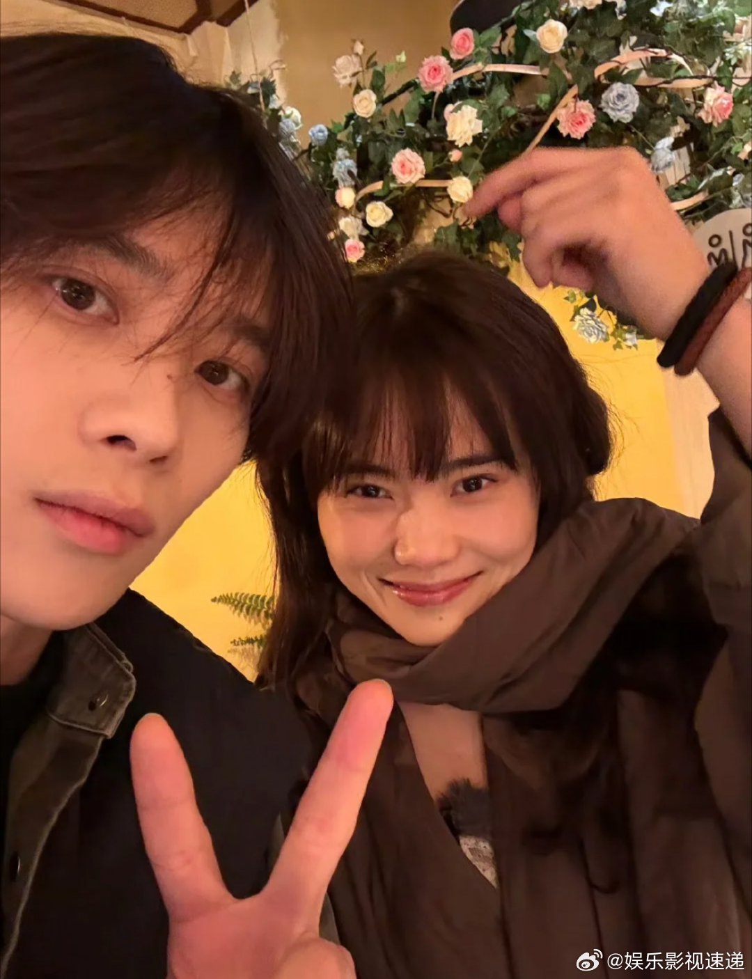 井胧你倒是看一眼是井迪啊 井胧你这反应也太慢了吧，站在你面前的就是你姐井迪啊，真