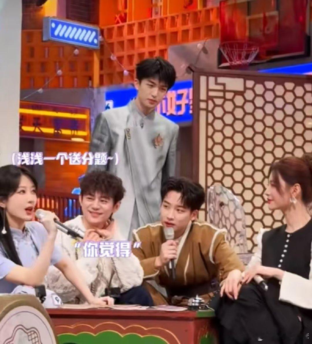 杨紫[超话]  李现说了什么让杨紫秒选  沈梦辰说杨紫不是妆好是人好 李现那句话