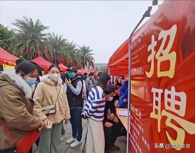 震怒！4省招考黑幕彻底曝光，寒门努力被按在地上摩擦
 
公开招录是普通年轻人突破