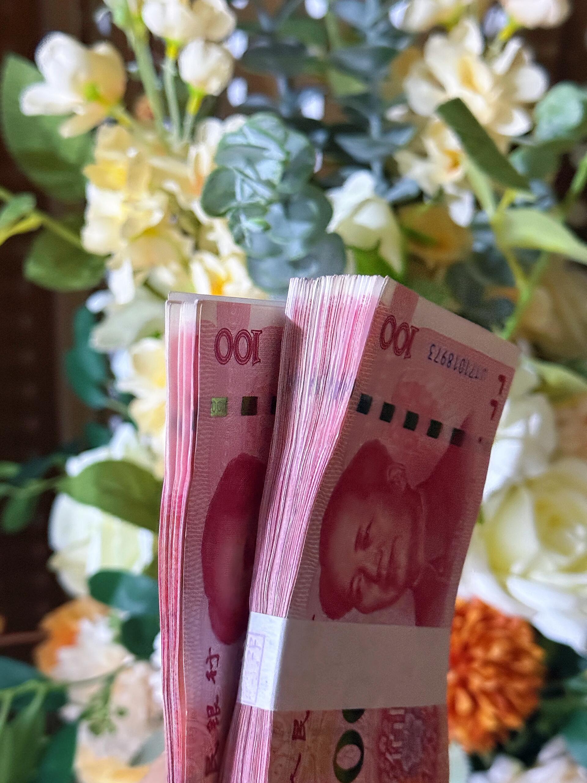 宁愿睡地板,也要当老板,只要想得通,早晚变富翁。 