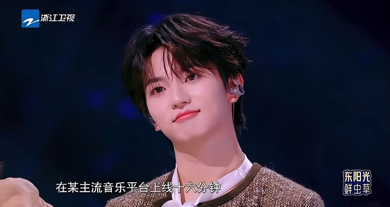 穆祉丞单曲16分钟评论破百万穆祉丞听到新歌数据时的反应，你也很骄傲吧，都是粉丝满