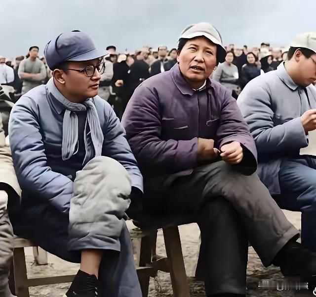 艰苦岁月炼风骨，一颗初心撑起整个民族脊梁
 
谁能在风雨飘摇的年代挺身而出？谁能