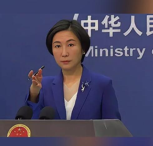 美议员深夜窜台想搞事？解放军这波“迎宾礼”教他们做人！

夜色还没散尽，太平洋那