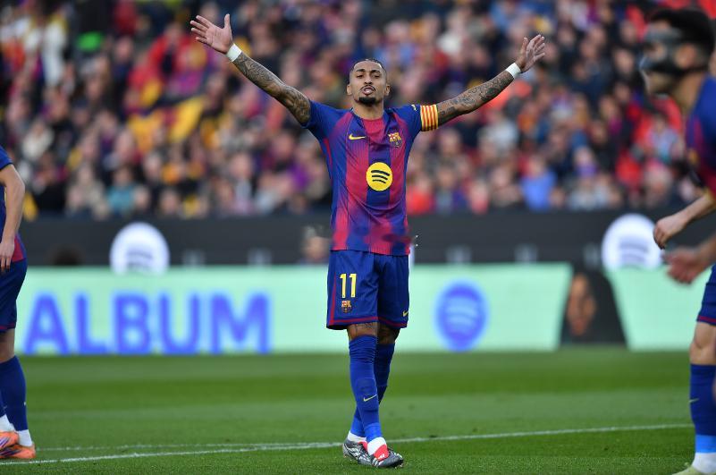 盛赞了拉菲尼亚在这支巴萨队中的作用。“我很想念他，他是球队中最专注的球员之一，符