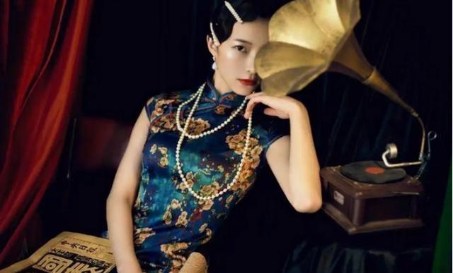 1961年，18岁马月兰被58岁伯父强娶。几个月后，伯父笑呵呵对她说：“你家妹妹