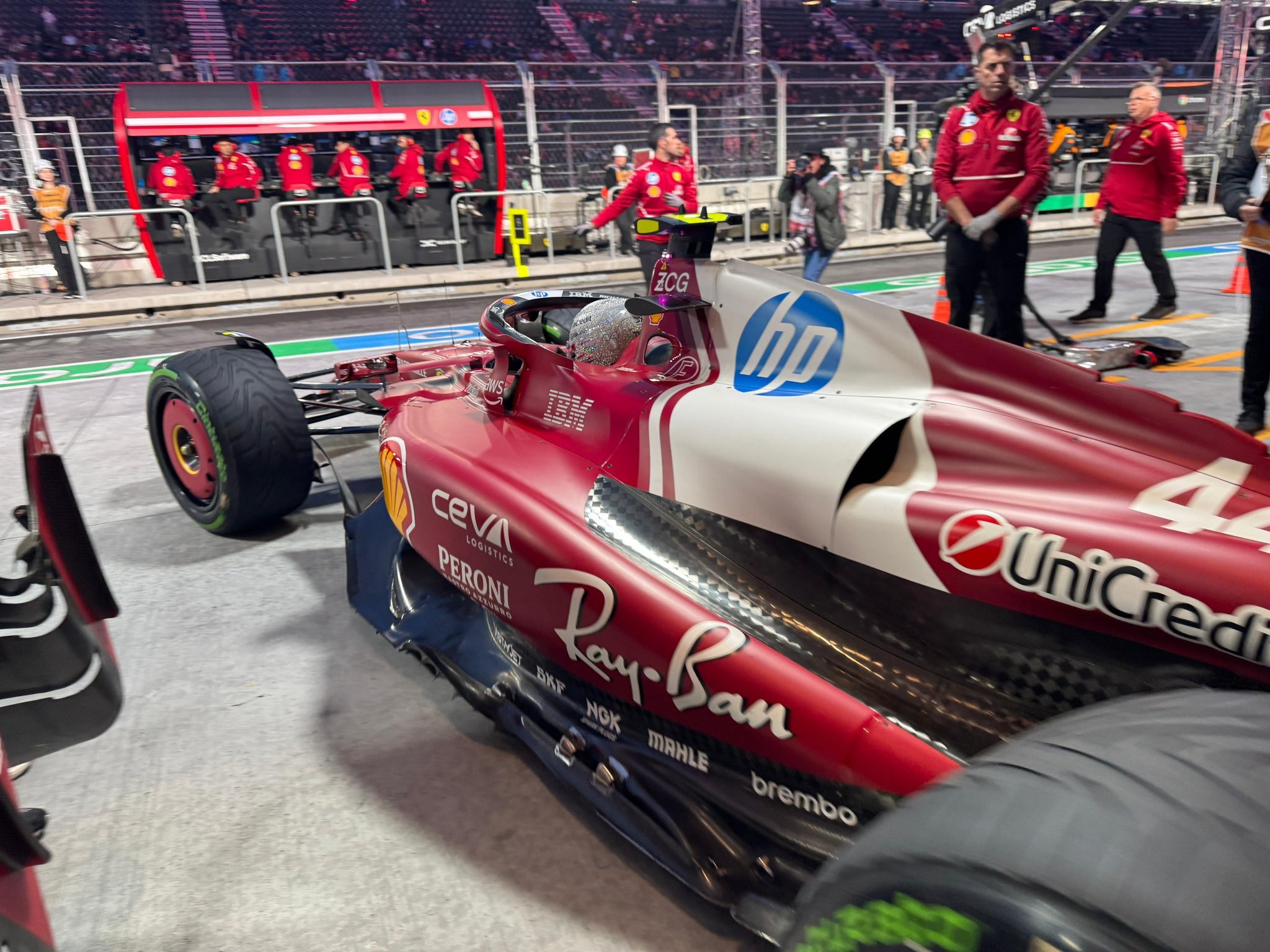 拉斯维加斯使用雨胎了赛道还在变干过程中