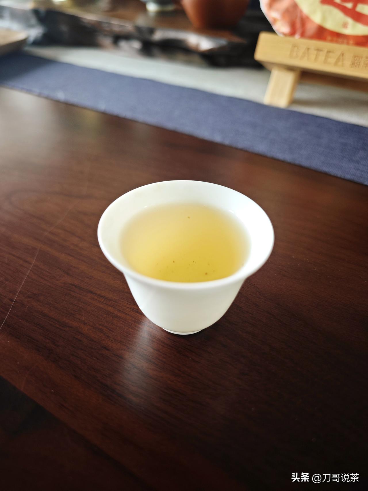 二月二，龙抬头。
往年这个时候，新茶还没出，茶山已人头攒动。
今年此刻，唯有诗酒