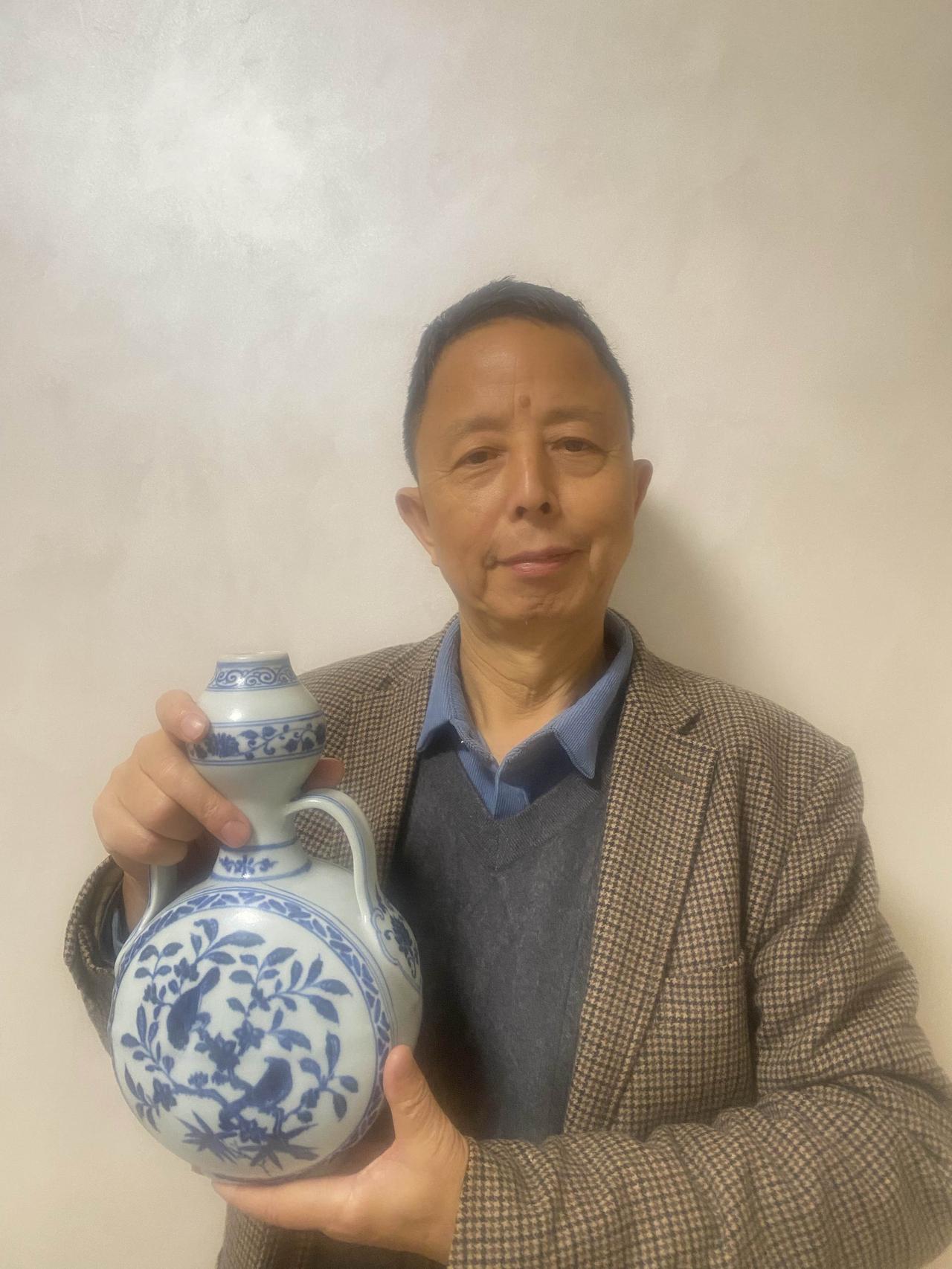 从明清瓷器看社会

各位网友晚上好，今天我们来谈一谈瓷器，主要聊一聊明清两朝的瓷