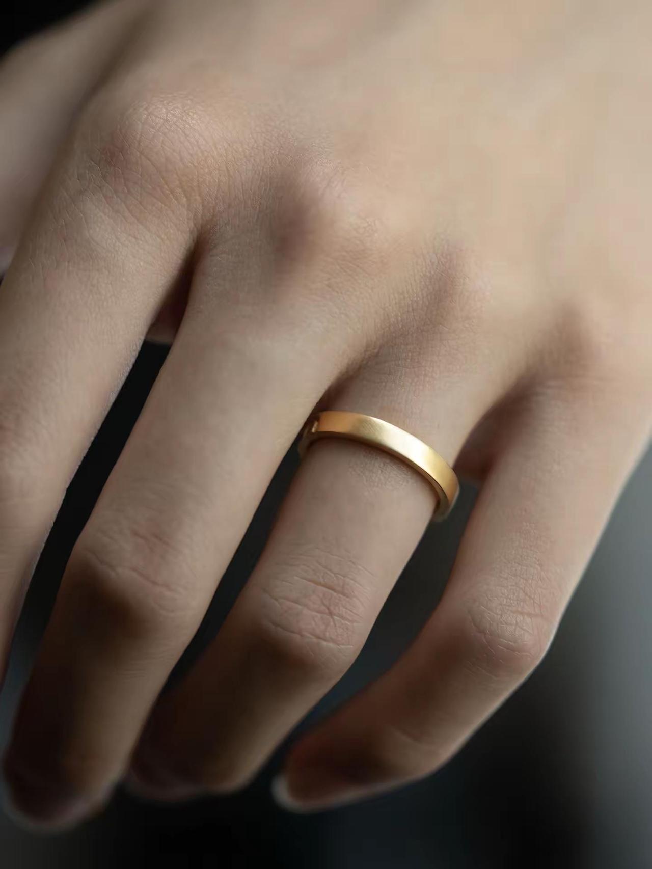 “婚戒上是只属于我们的痕迹”黄金戒指 婚戒 情侣对戒 备婚日常