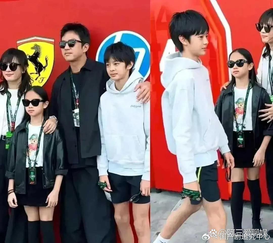 第一次见邓超的儿子，不得不承认，小伙子长得太帅气了。 