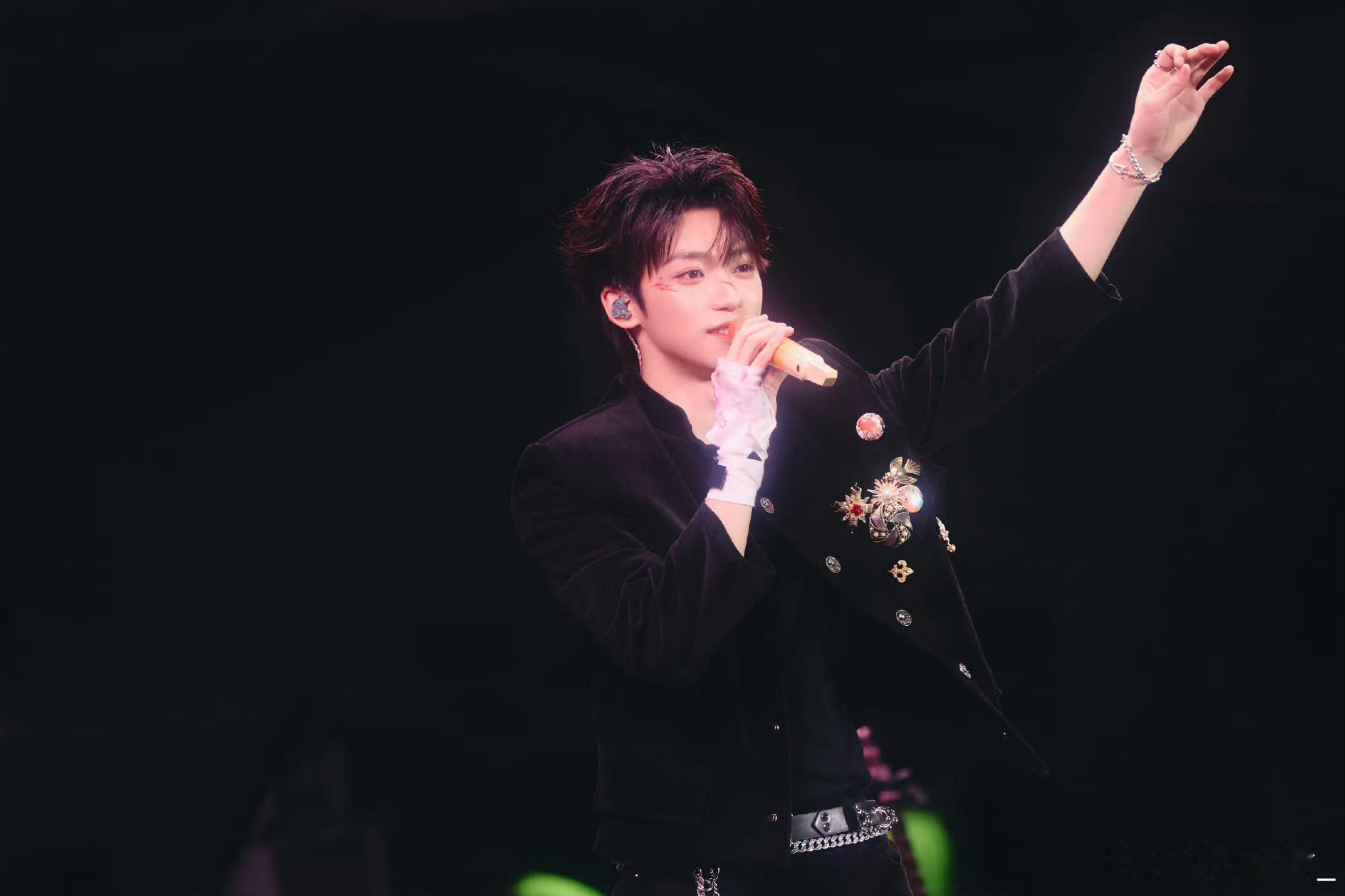 🔮 那就一起头也不回的向着光亮走下去吧这一次来你的世界听你的音乐