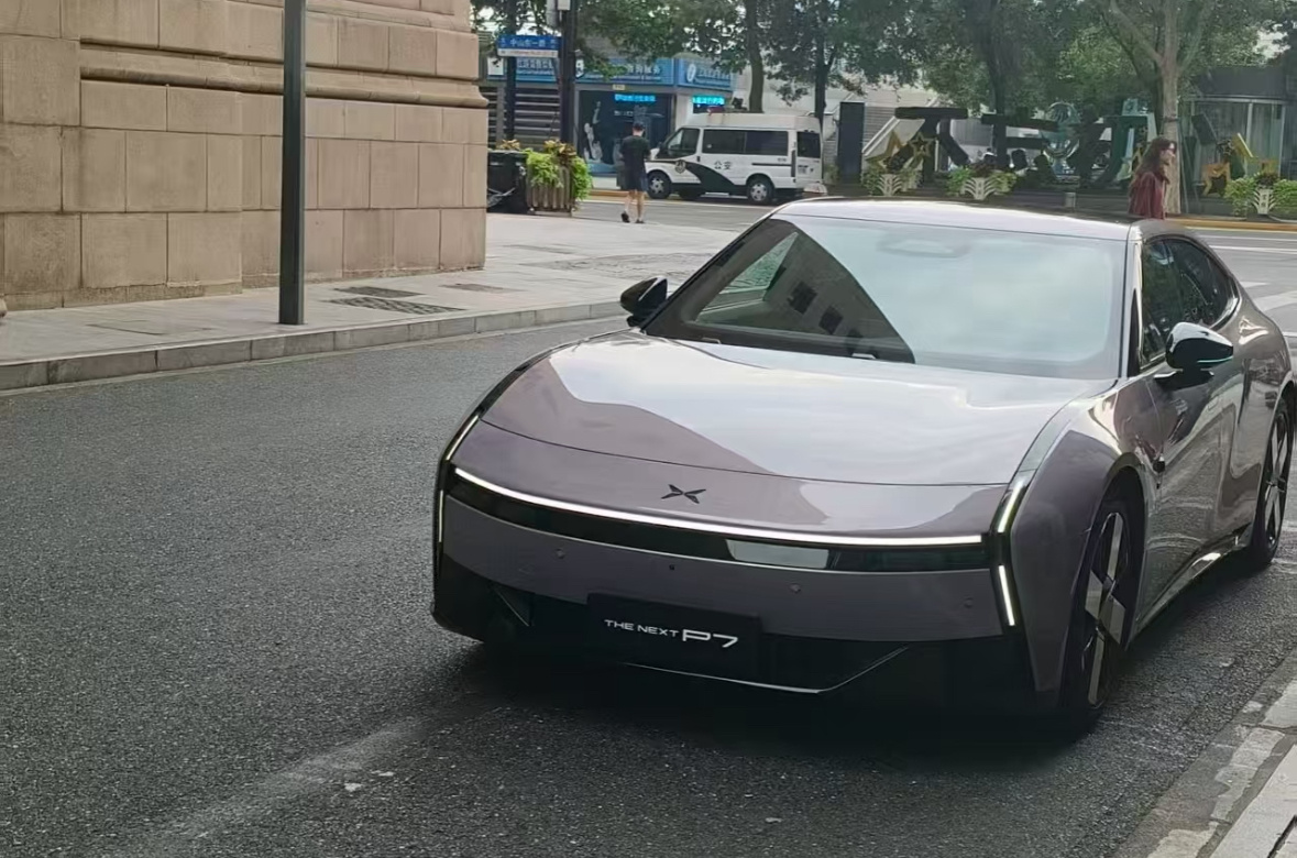 全新小鹏P7实车前脸够帅吗？[doge] ​​​