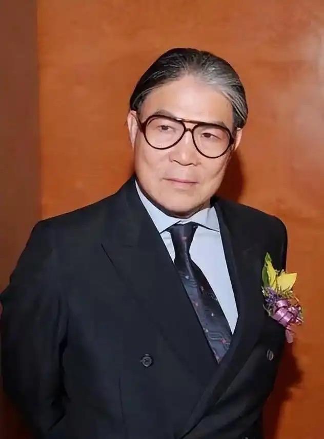 霍振廷真的要愁死了，不是因为投资的生意赔了，也不是对刚娶进门的儿媳不满意，而是他