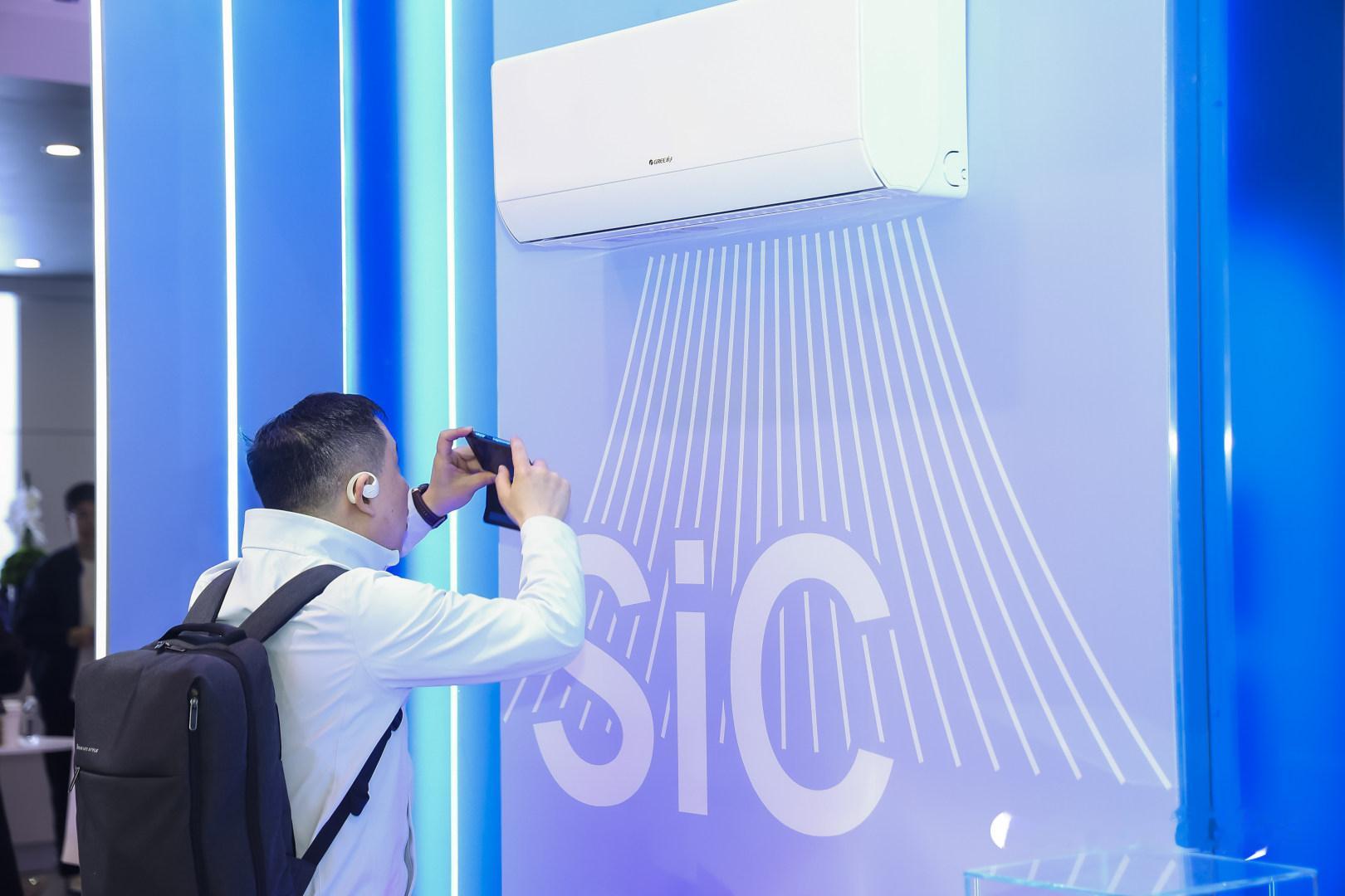 刚看完上海的AWE家电以及消费电子博览会，发现了格力今年的主题是“来格力寻找真A