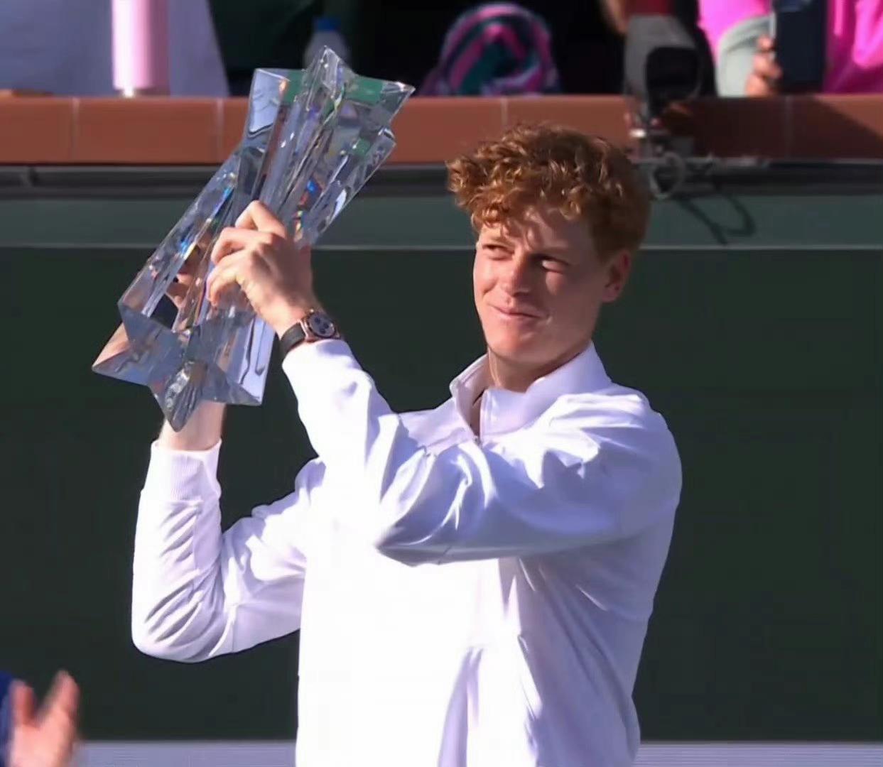 辛纳的对手似乎只有阿卡！自2024年以来在巡回赛中的决赛表现：
对阵阿卡：2胜5