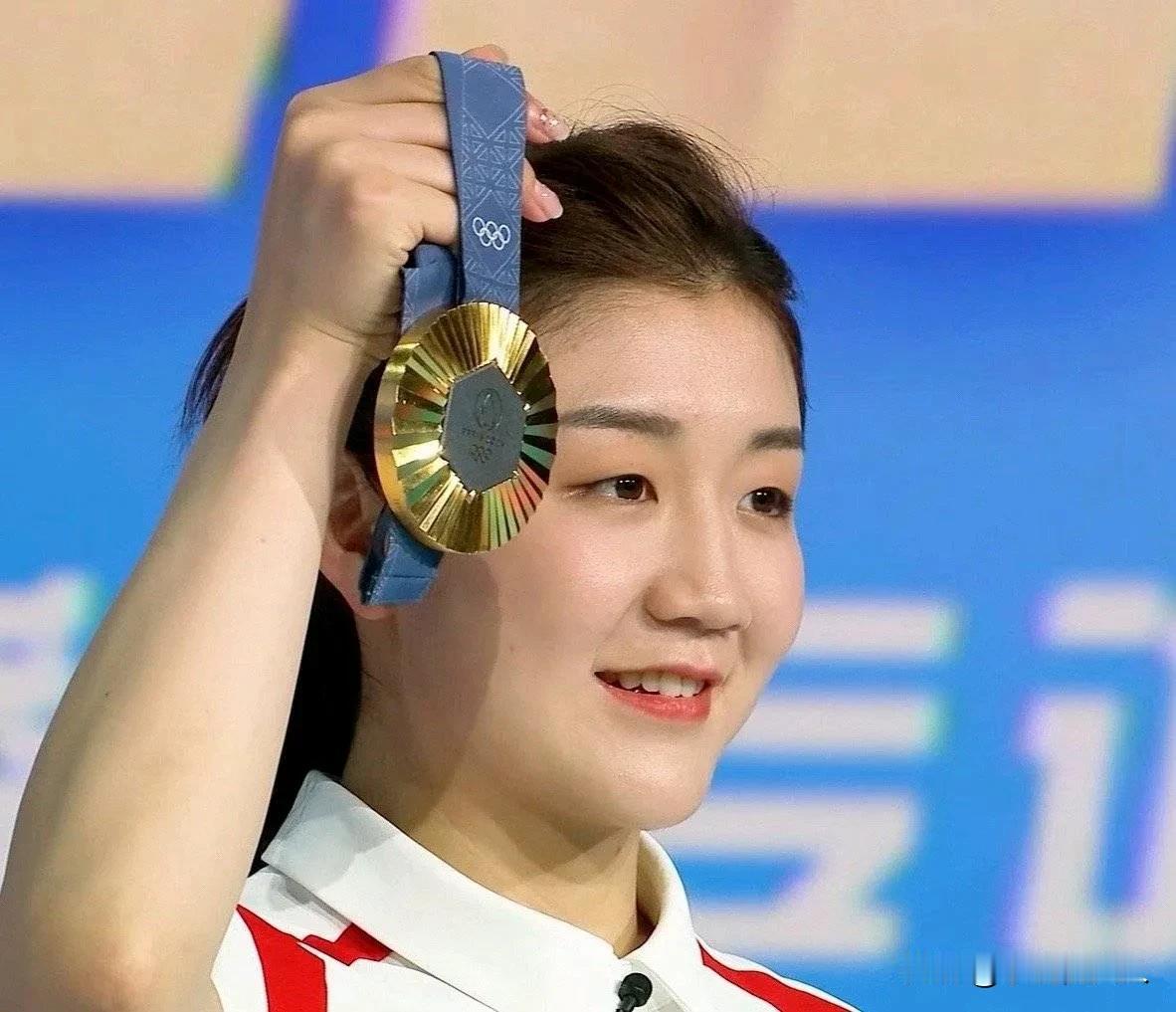 陈梦又说错话了，就因为这一句话，又被骂上热搜第一。

原因是咪咕视频采访陈梦，一