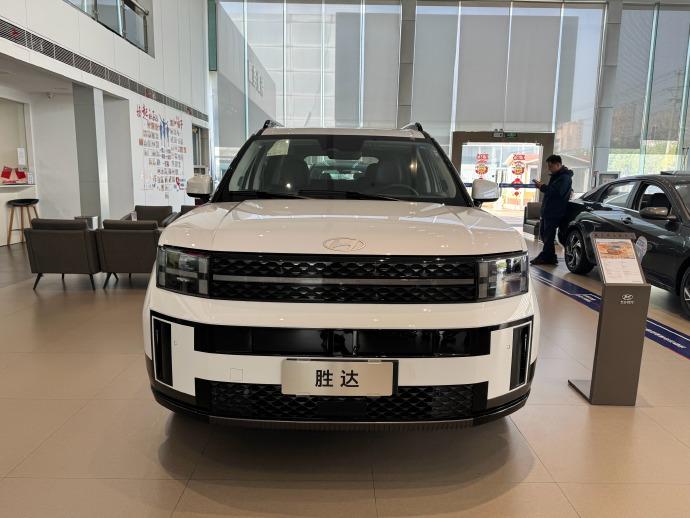 全新一代现代胜达！硬派方盒子造型，全系2.0T+匹配8AT变速箱（247马力/3