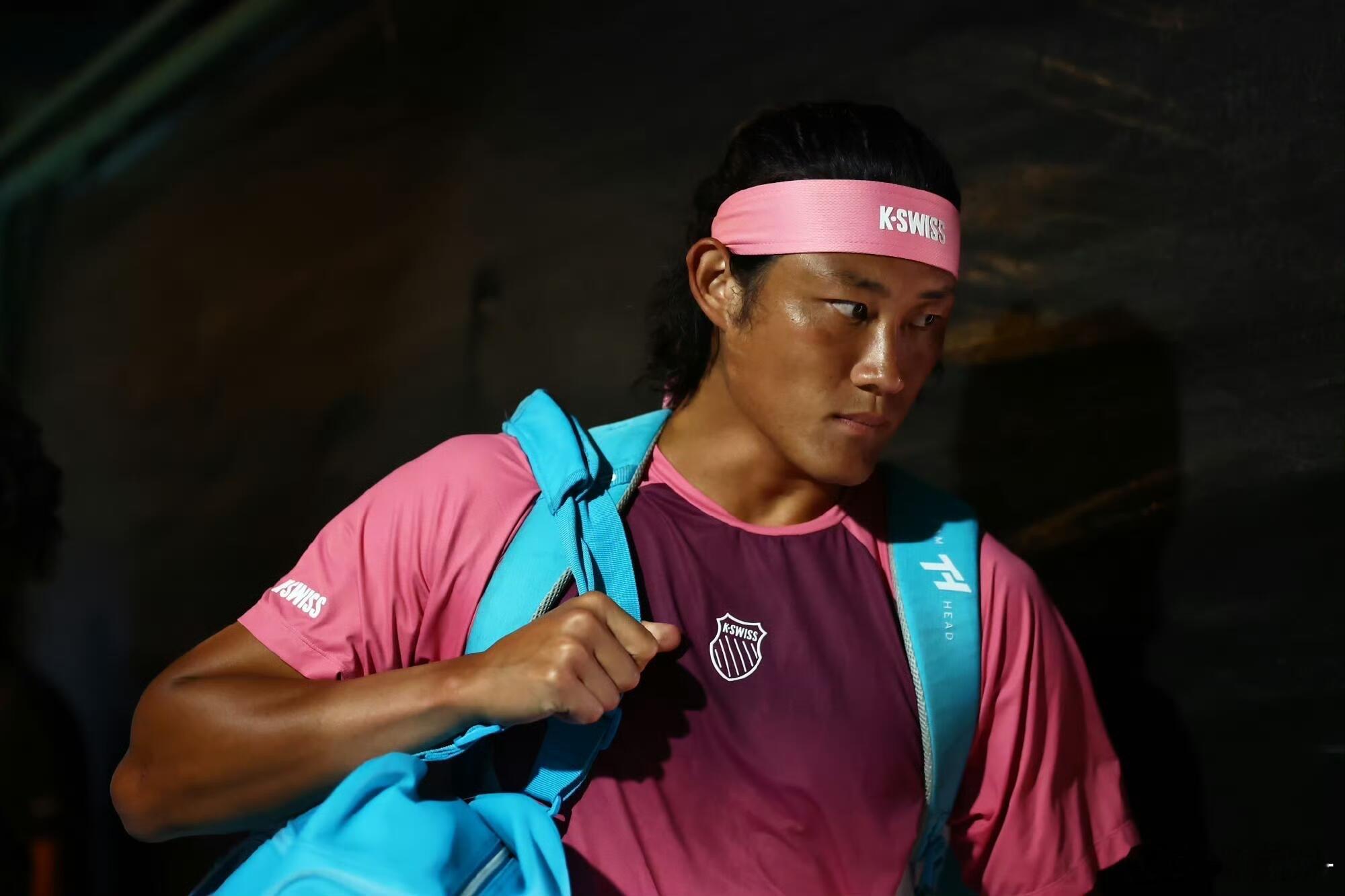 ATP1000马德里大师赛首轮，张之臻状态低迷，以2-6/0-6不敌世界排名第6