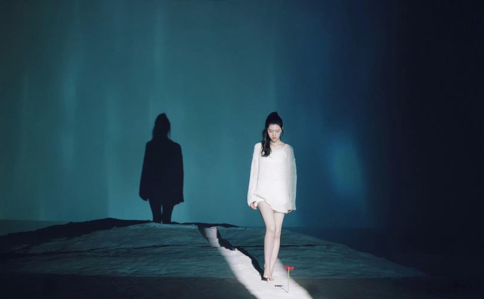 卢庚戌女儿卢卓文18岁了卢庚戌女儿卢卓文颜值时光过得太快，水木年华卢庚戌的女儿卢