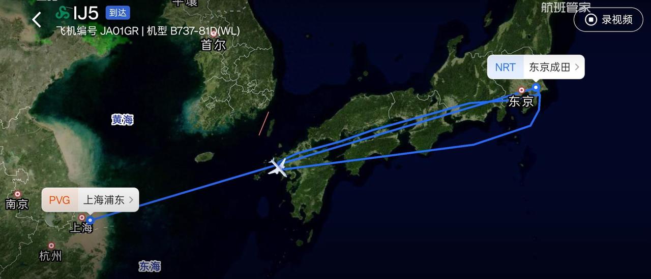 笑掉大牙了！
好不容易逃离东京！

却被紧急召回东京睡长椅！
飞机起飞快两小时了