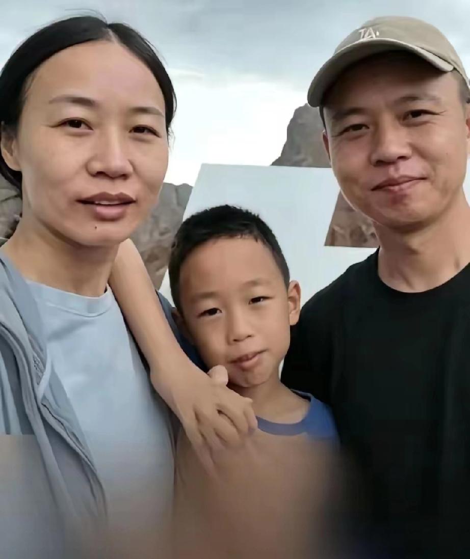 一场给孩子庆生的旅行，竟成一家人无法回头的噩梦。6月27日苏州一家三口飞到新疆，