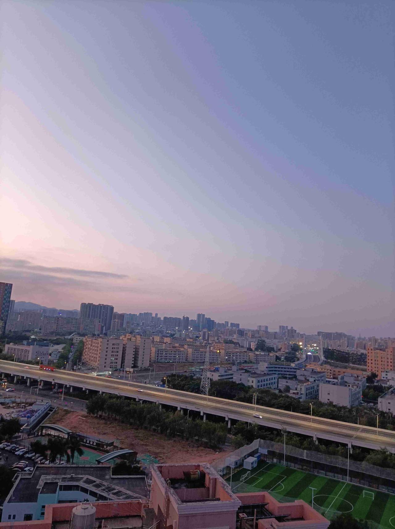 我的今日状态：😁轻松愉快
我这里的天气：☀️晴天！今天深圳降温了，有黄色寒冷预