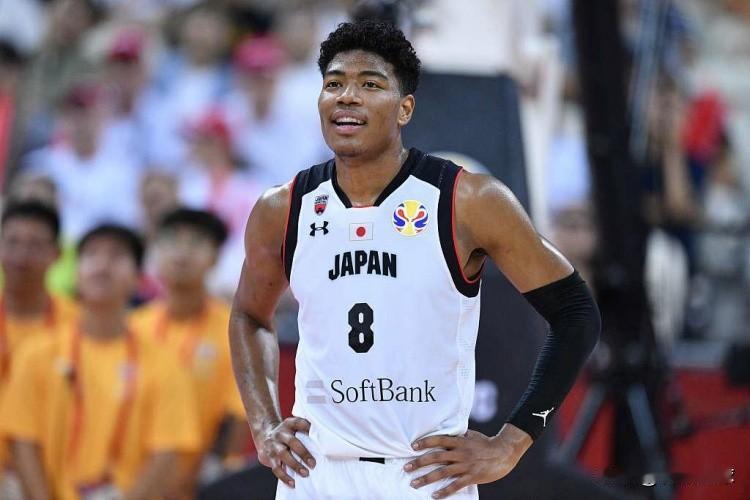 他回来了？作为中国男篮在亚洲的宿敌，日本男篮近年来与中国男篮多次交手，战绩互有胜