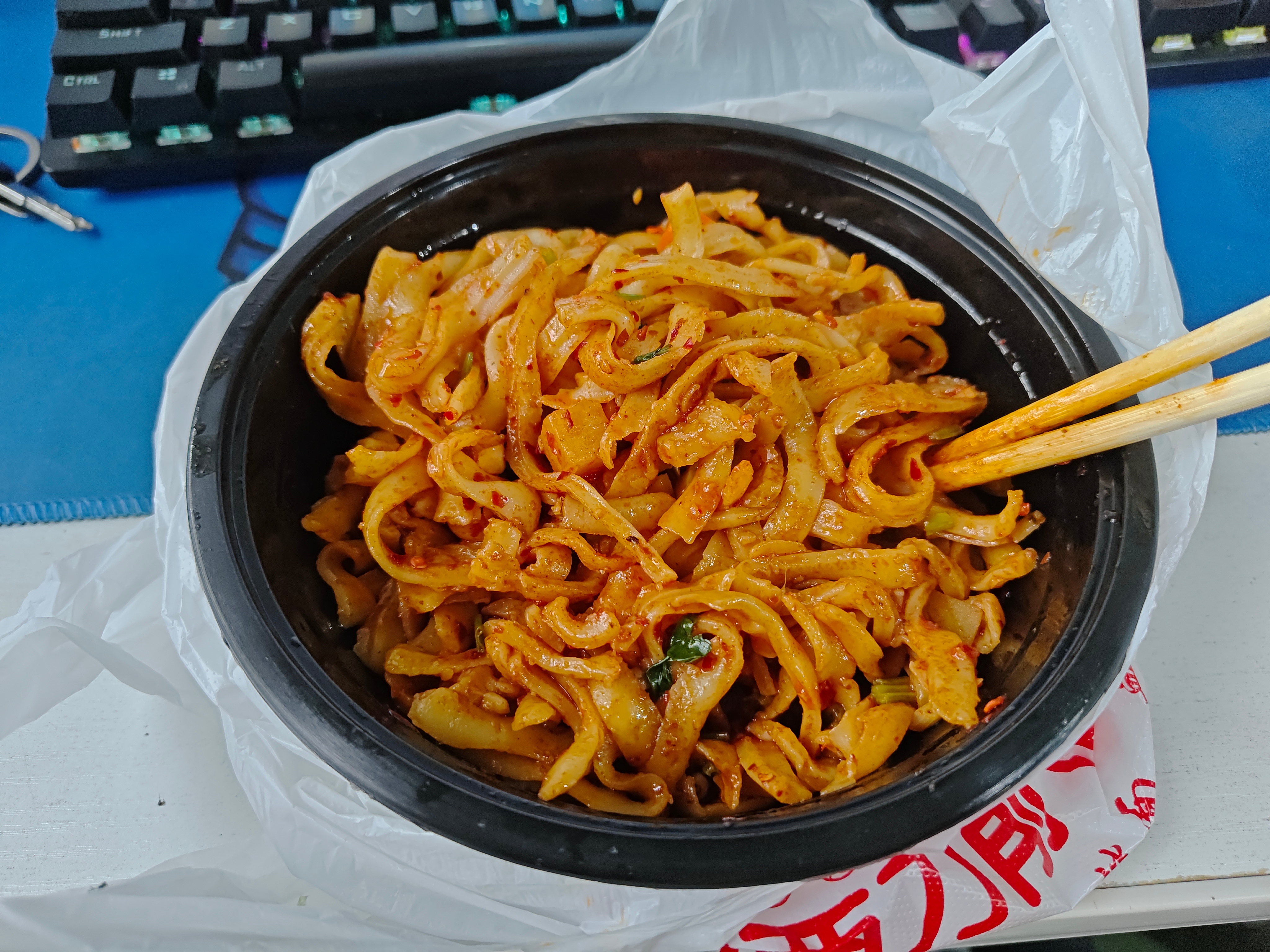 庆幸我没点大碗，这碗小碗已经是我吃过一轮的结果了 