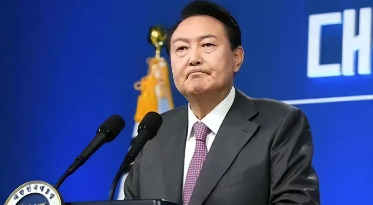 尹锡悦害怕极了！即便现在尹锡悦主动辞职他也已经没有逃跑的机会了，因为8日韩国检方