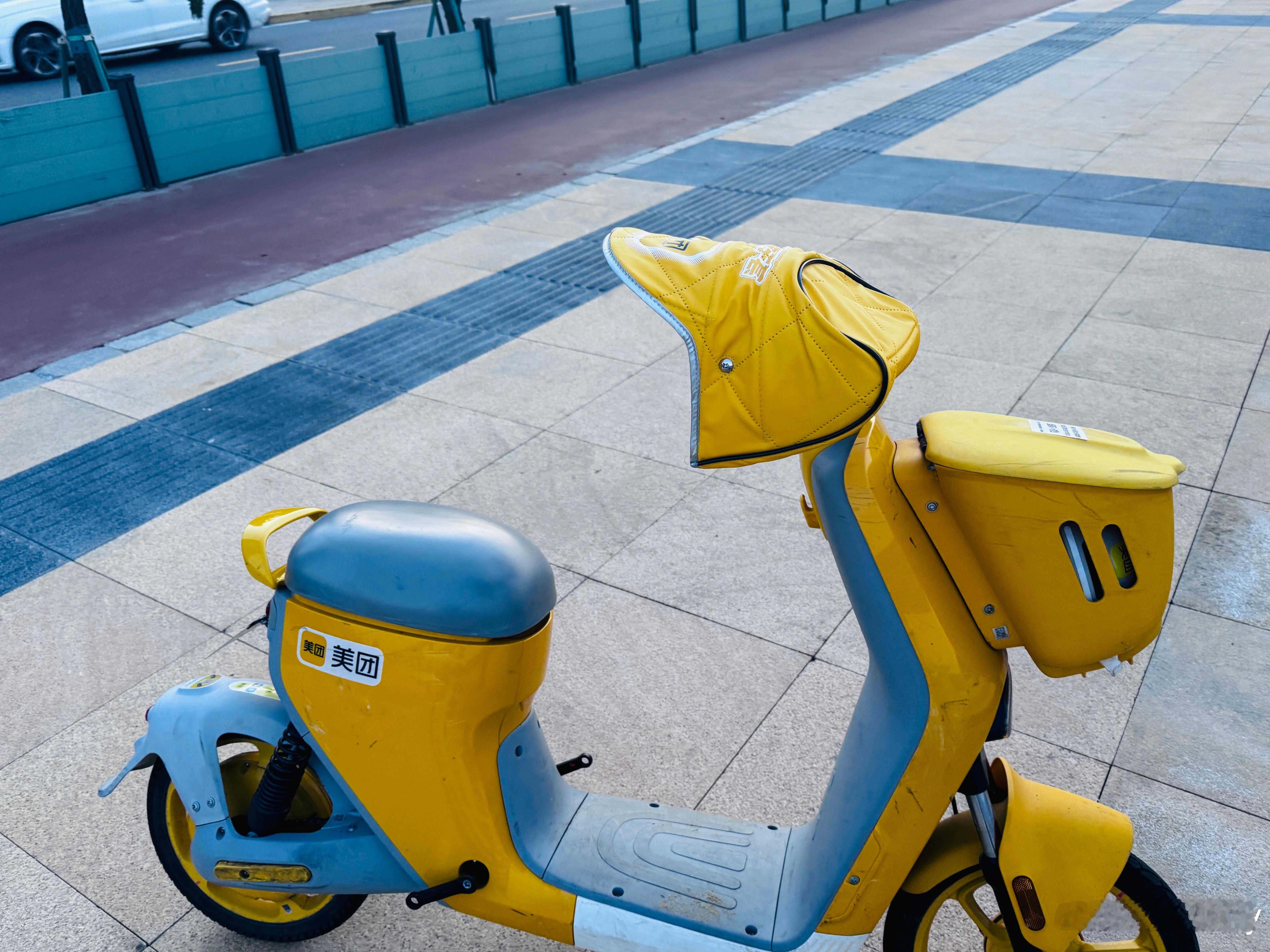 烟台的共享电动车都是带手套的，暖暖的，很贴心！共享单车烟台[超话]烟台随手记录美