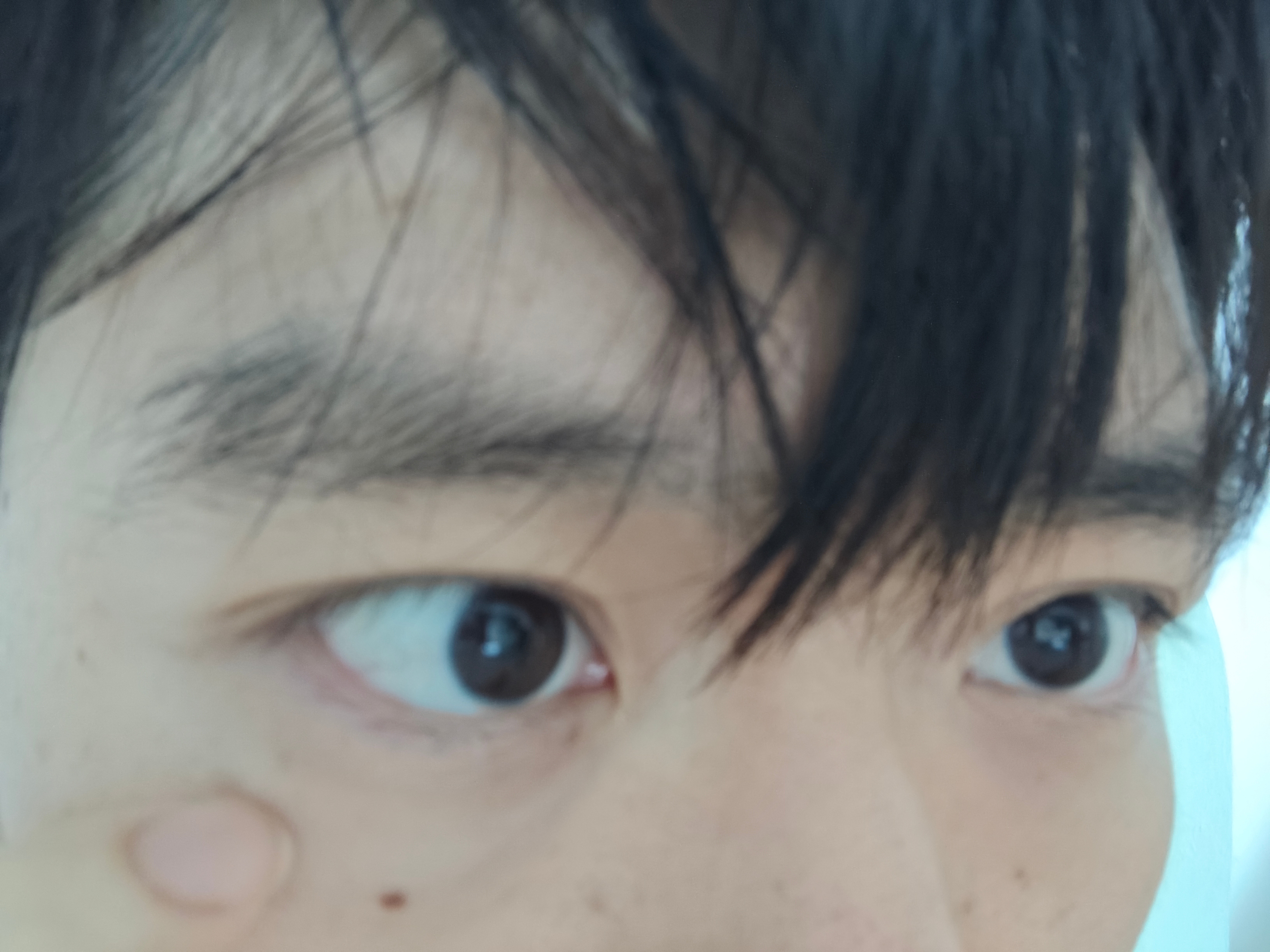 哎呦，刚刚睡醒刚睡醒一照镜子，发现眼下这一圈长出细纹了……这就是皱纹吗？忽然想起