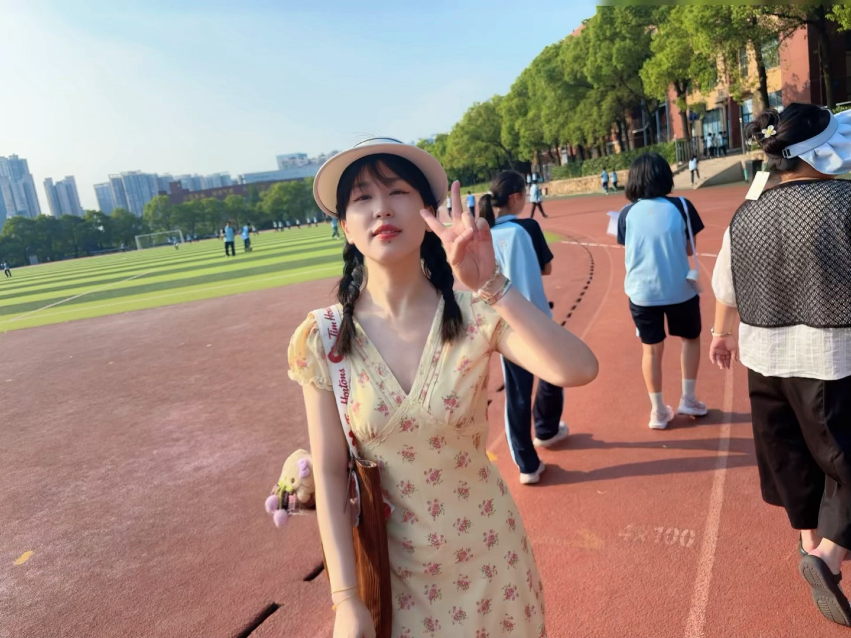 每次被学生偷拍抓拍🤳回家还要慢慢删  留了一张还不错的✌️