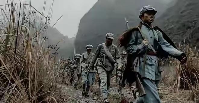 1935年大别山，红25军留下的138人，后来这支部队竟然发展成一个师，可那位政