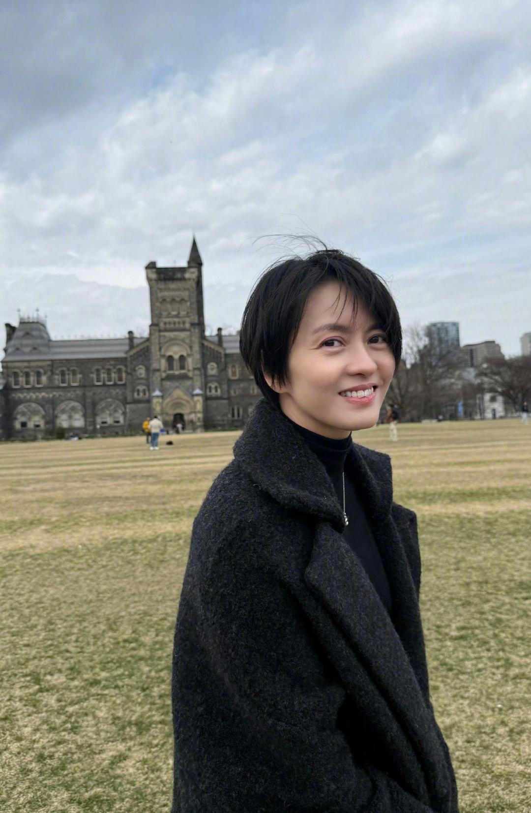 时光不败美人，这话一点不假。日本有不少40+女神，像山口智子，上世纪80 - 9