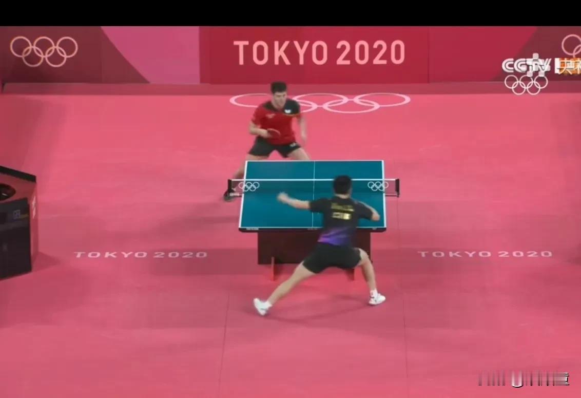 樊振东:今晚终于遇到熟人局了！
樊振东到德国这么久，遇到的对手都比较少在国际赛场