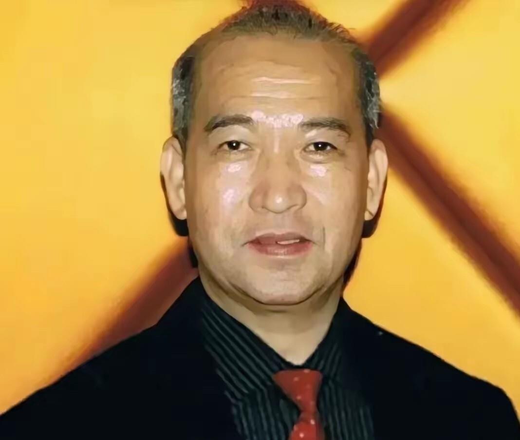 赵泰来，一个入籍英国、在伦敦街头捡了二十年垃圾的“流浪汉”，真实身份竟是守护六万