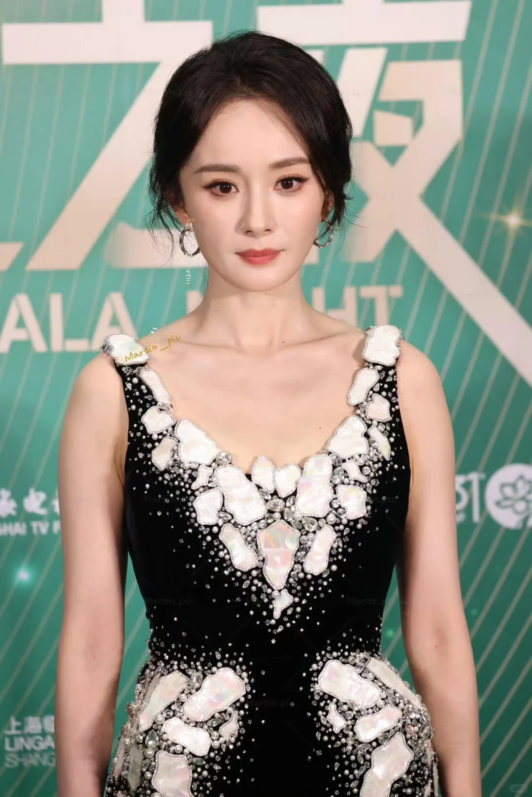 杨幂 白玉兰提名晚宴 被杨幂美得大吸一口凉气今天很温婉优雅～